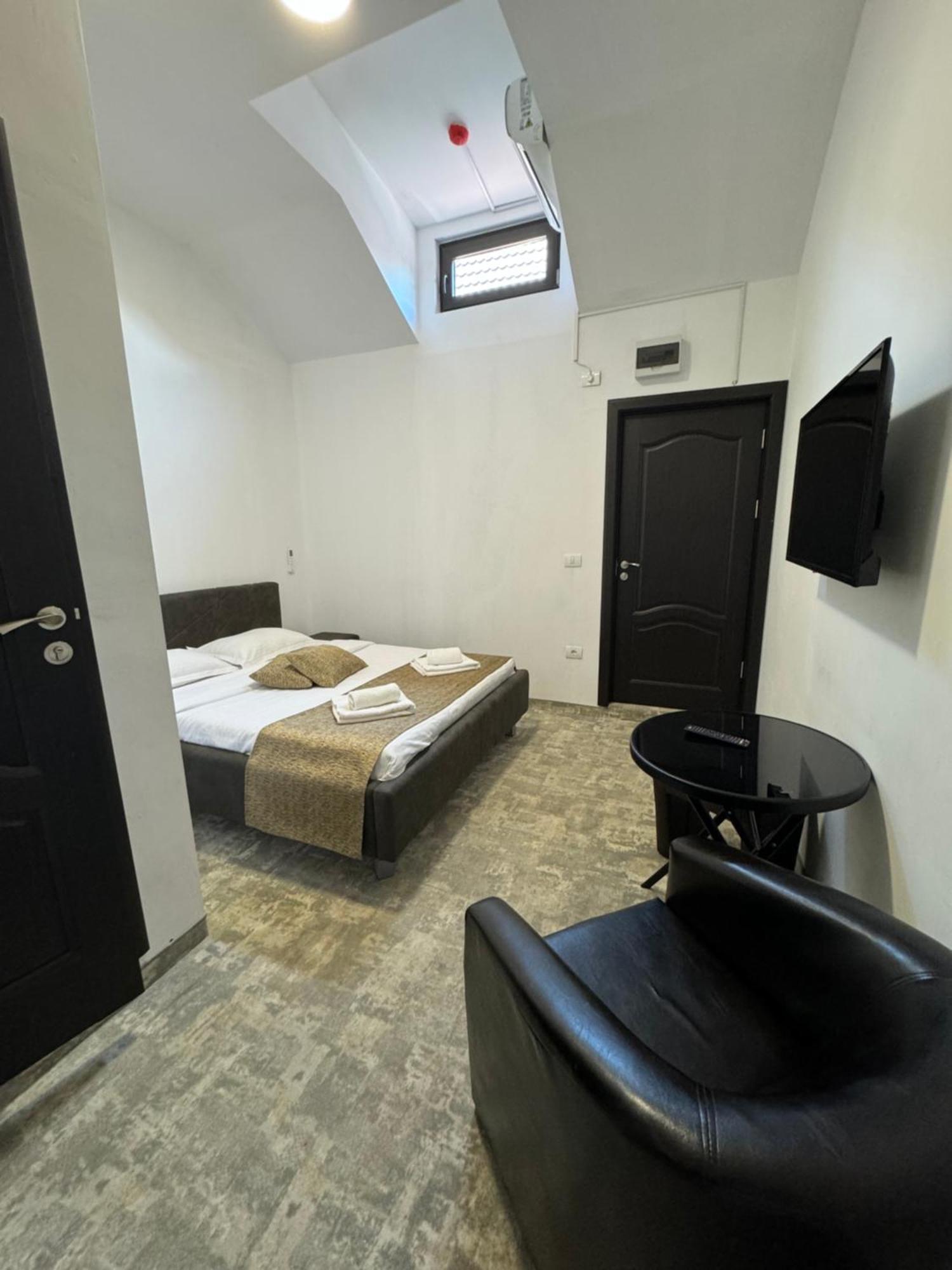 Hanu Satului Guest house