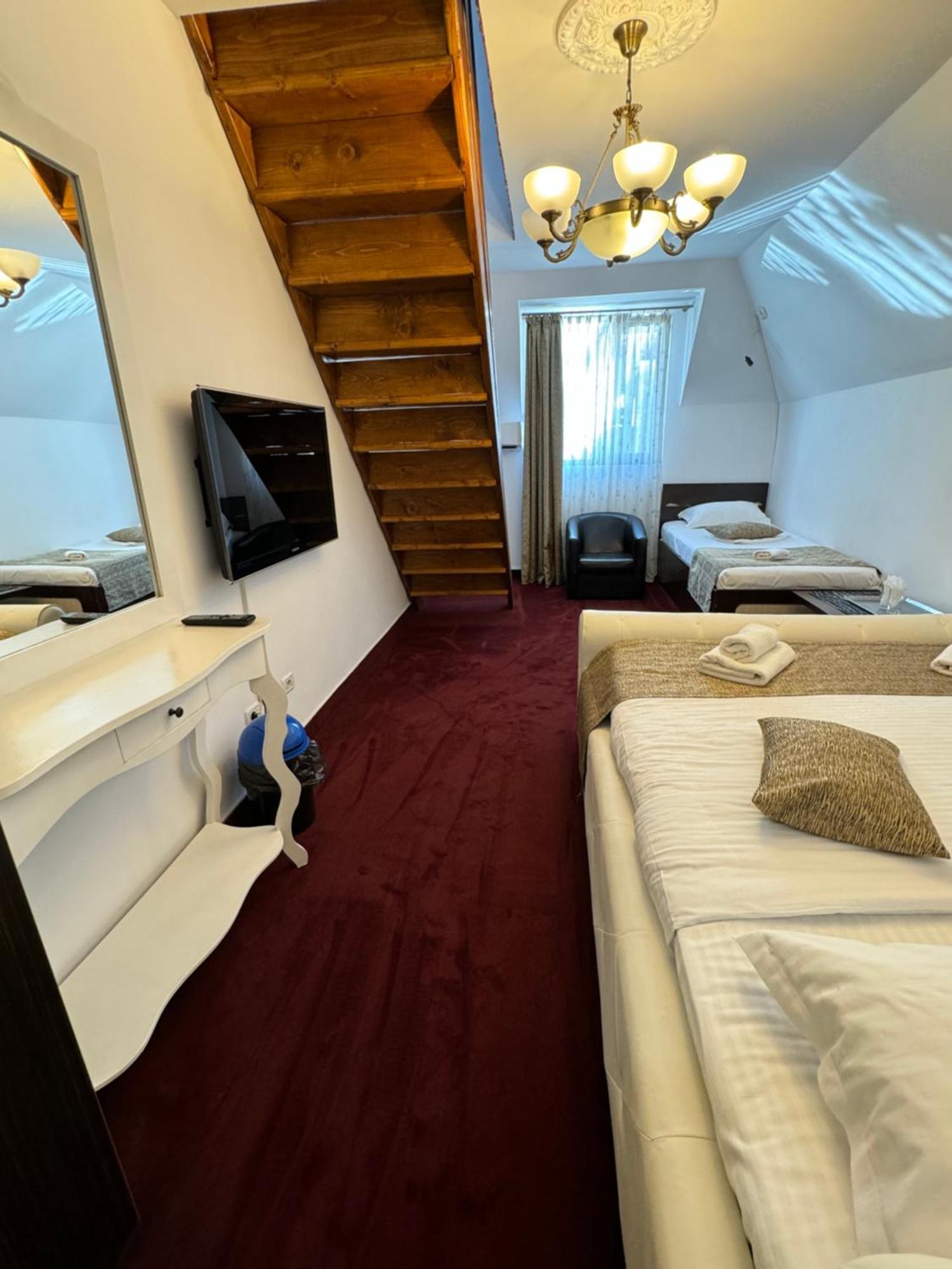 Hanu Satului Guest house